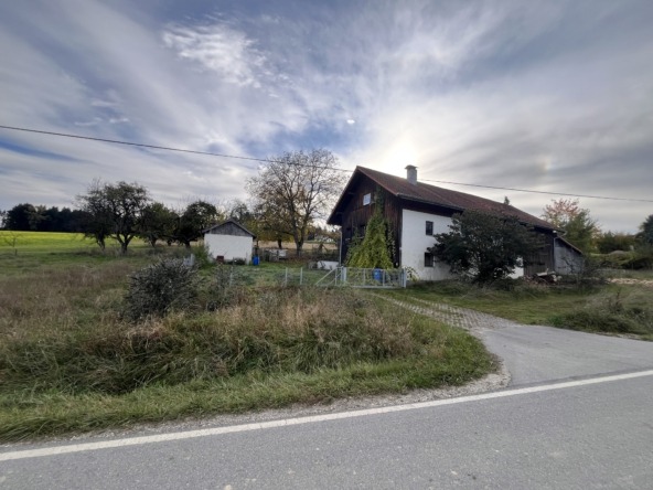 Sacherl in idyllischer Lage – Ihr Bauernhoftraum in Roßbach, Niederbayern
